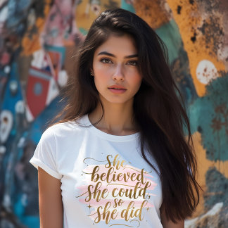 彼女はできると信じていた  Tシャツ