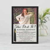 彼女はやり遂げた！タッセル写真 大学卒業 招待状 (スタンド正面)