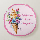 彼女はアイスクリームの結婚前お披露目会で大盛り上がりだ！ ラウンドクッション (正面)