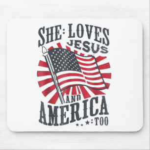彼女はイエスとアメリカを愛している Usa Flag 4th Of Ju マウスパッド
