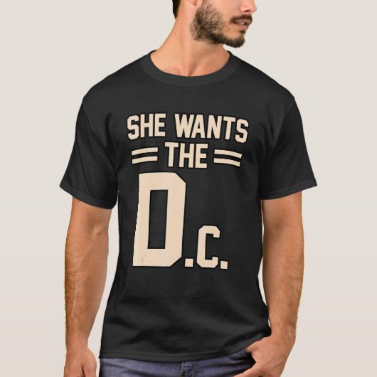 彼女はカイロプラクティックの医師を望んでいる Tシャツ (正面)