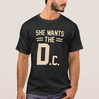 彼女はカイロプラクティックGrのDカイロプラクター医師を求めている Tシャツ