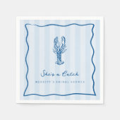 彼女はキャッチだ | 沿岸ロブスターブライダルシャワー スタンダードカクテルナプキン (正面)