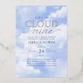 彼女はクラウドナインのブルーブライダルシャワー 箔招待状 (正面)