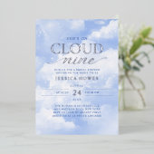 彼女はクラウドナインのブルーブライダルシャワー 箔招待状 (立ち正面)