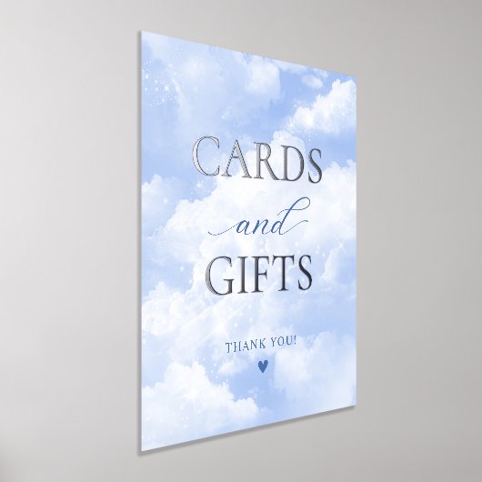 彼女はクラウド9のカードとギフトに乗っている 箔ポスター (レイダウン)