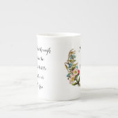 彼女はシェークスピアの激しく粋な引用文です ボーンチャイナマグカップ (正面)