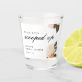 彼女はスクープされたブライダルシャワー ショットグラス (正面)