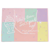 彼女はスクープされた!アイスクリームブライダルシャワー ラージペーパーバッグ (正面)