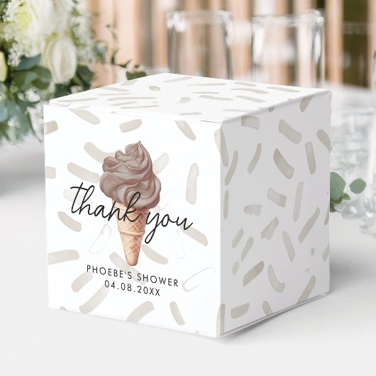 彼女はチョコレートシャワースクエアに連れ去られた フェイバーボックス