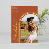 彼女はテラコッタアーチモダン写真卒業した 箔招待状 (立ち正面)