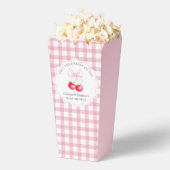 彼女はトップピンクの弓のさくらんぼベビーシャワー フェイバーボックス (はじけた状態)