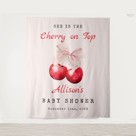 彼女はトップピンクの弓のベビーシャワーのさくらんぼである タペストリー (正面)