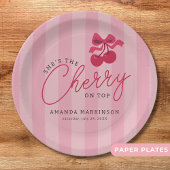 彼女はトップピンクの赤ちゃんシャワーのさくらんぼだ ペーパープレート
