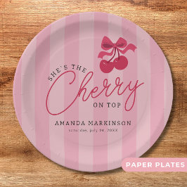 彼女はトップピンクの赤ちゃんシャワーのさくらんぼだ ペーパープレート
