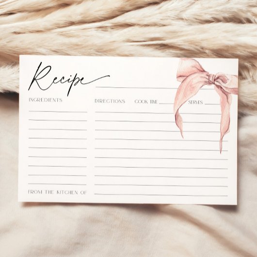 彼女はノットピンクのブライダル弓レシピカードを結んでいる 招待状