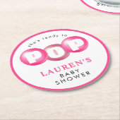 彼女はバブルガムポップ・アートのピンクの女の子の赤ちゃんシャワーの準備ができている ラウンドペーパーコースター (アングル)