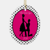 彼女はパーソナライズなオーナメント婚約の賛成しました セラミックオーナメント (右)