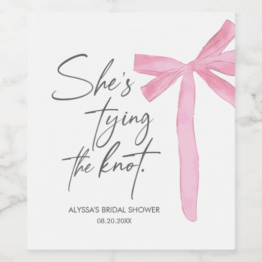 「彼女はピンクの蝶結びで結婚式を祝う」ブライダルシャワーラベル ワインラベル (シングルラベル)