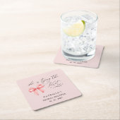 彼女はピンクの蝶結びのウェディングシャワーを計画中 スクエアペーパーコースター (インサイチュ)