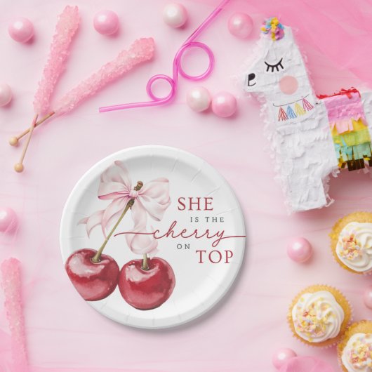 彼女はピンクの蝶結びのペーパープレートで最高のアクセント ペーパープレート (パーティー)