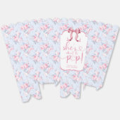 彼女はピンクボウの赤ポップ・アートのちゃんシャワーのポップコーンに近づいている フェイバーボックス (見開き)