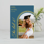 彼女はブルーアーモダンチ写真卒業した 箔招待状 (立ち正面)