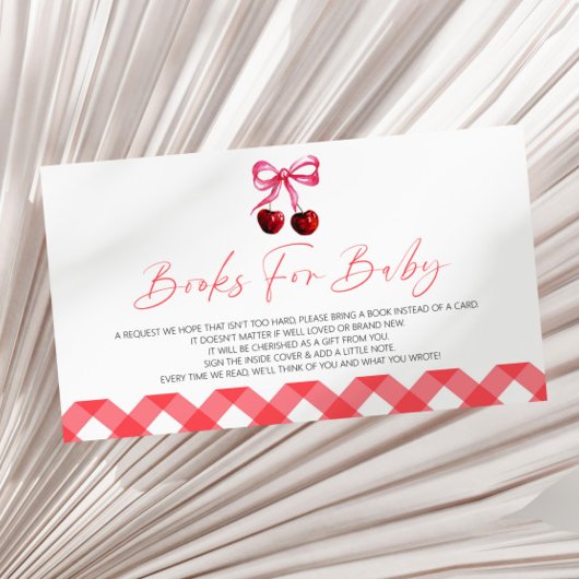 彼女はベビーのための赤ちゃんシャワーの本の上のさくらんぼだ エンクロージャーカード