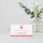 彼女はベビーのための赤ちゃんシャワーの本の上のさくらんぼだ エンクロージャーカード (スタンド正面)