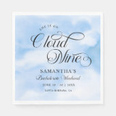 彼女はモダン雲の9のバチェロレッテ週末に来ている スタンダードランチョンナプキン (正面)