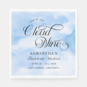 彼女はモダン雲の9のバチェロレッテ週末に来ている スタンダードランチョンナプキン (正面)