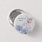 「彼女は信じやる気を起こさせる引用文 缶バッジ (正面&裏面)