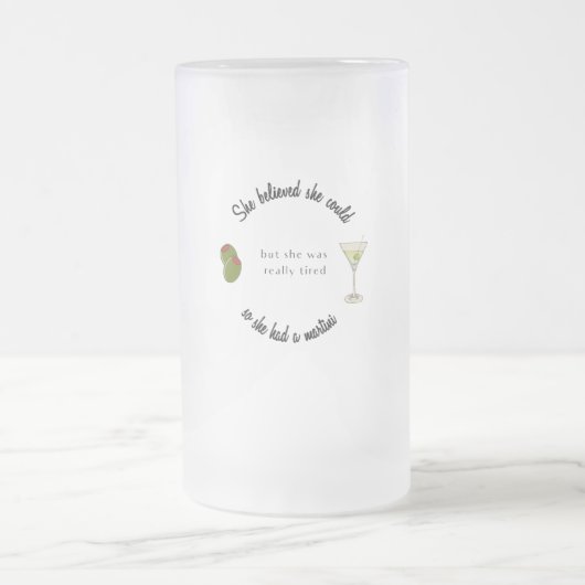 彼女は信じマティニを持っていたように出来た フロストグラスビールジョッキ (中央)