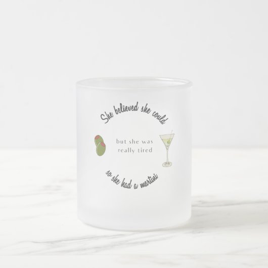 彼女は信じマティニを持っていたように出来た フロストグラスマグカップ (中央)