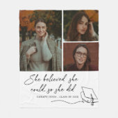 彼女は信じ卒業の写真を撮ることができた フリースブランケット (正面)