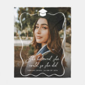 彼女は信じ卒業の写真を撮ることができた フリースブランケット (正面)