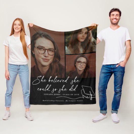 彼女は信じ卒業の写真を撮ることができた フリースブランケット (インサイチュ)