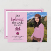 彼女は信じ卒業パーティーのバラ写真を撮ることができた インビテーションポストカード (正面/裏面)