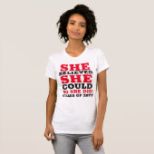 彼女は信じ卒業引用文ができた Tシャツ (正面フル)