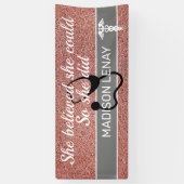 彼女は信じ学生のピンクのグリッターをナースできた 横断幕 (縦)