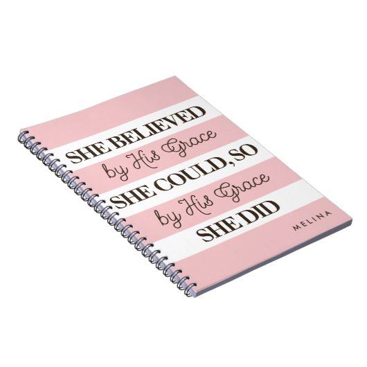 彼女は信じ彼の恵みによって成し遂げパーソナライズされたた ノートブック (右側)