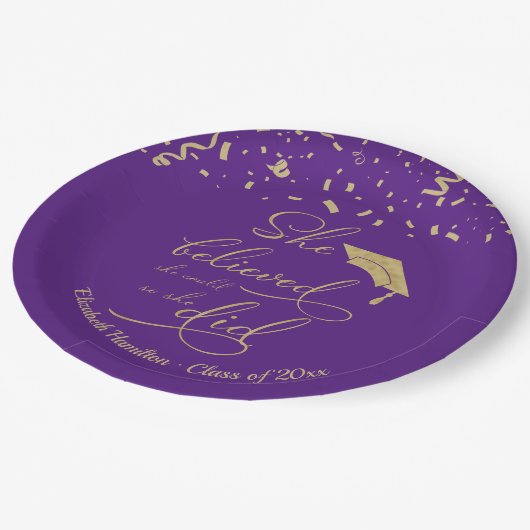 彼女は信じ彼女がパーティーを卒業した ペーパープレート (アングル)