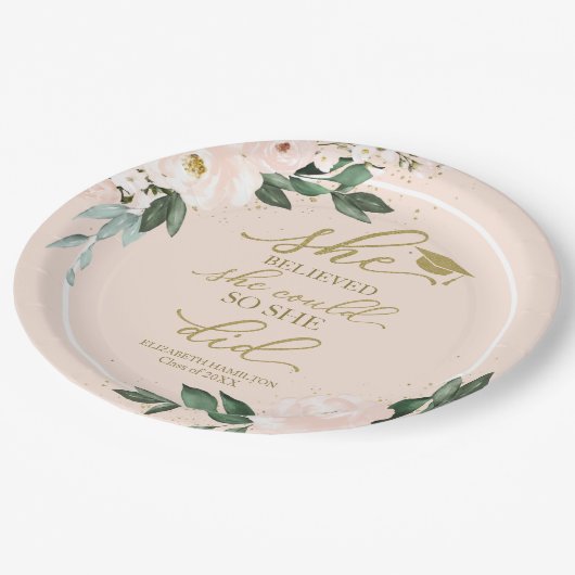 彼女は信じ彼女がパーティーを卒業した ペーパープレート (アングル)