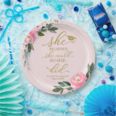 彼女は信じ彼女がパーティーを卒業した ペーパープレート (パーティー)