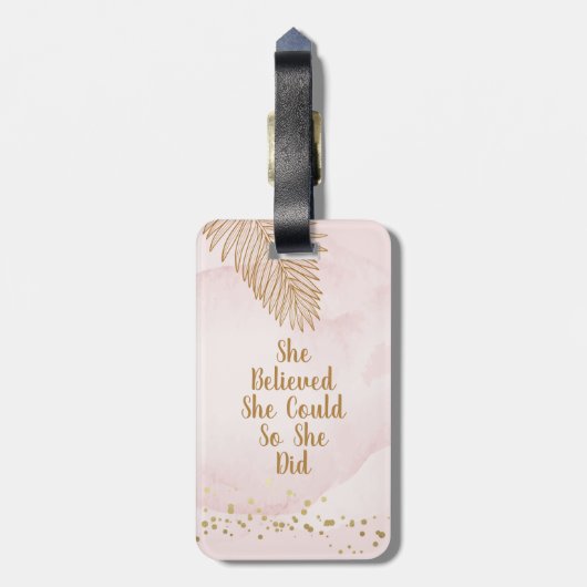 彼女は信じ彼女が出来た、黒人女性、ピンクと金ゴールド ラゲッジタグ (裏面縦)