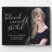 彼女は信じ自分が卒業写真を撮ることができるように フォトプラーク (正面)