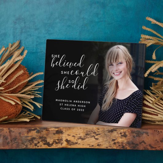 彼女は信じ自分が卒業写真を撮ることができるように フォトプラーク (側面)