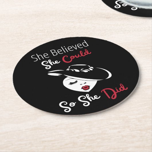 彼女は信じ自分が紙コースターを行う事が出来た ラウンドペーパーコースター (アングル)