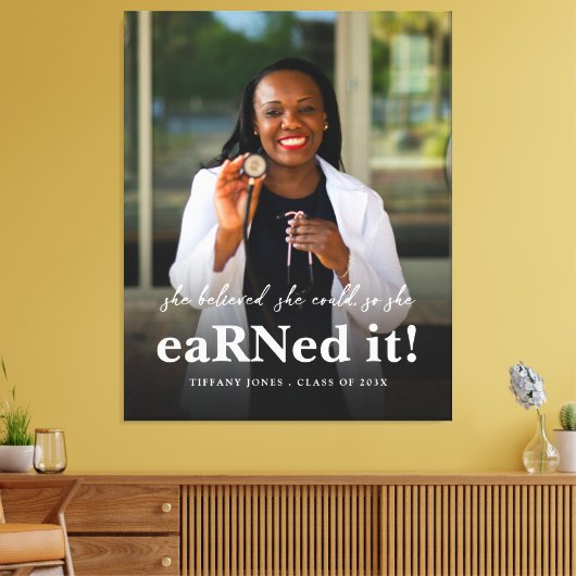 彼女は信じRNでナース写真の卒業を行った キャンバスプリント (インサイチュ (リビング))