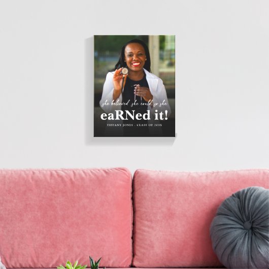 彼女は信じRNでナース写真の卒業を行った キャンバスプリント (インサイチュ (リビング))